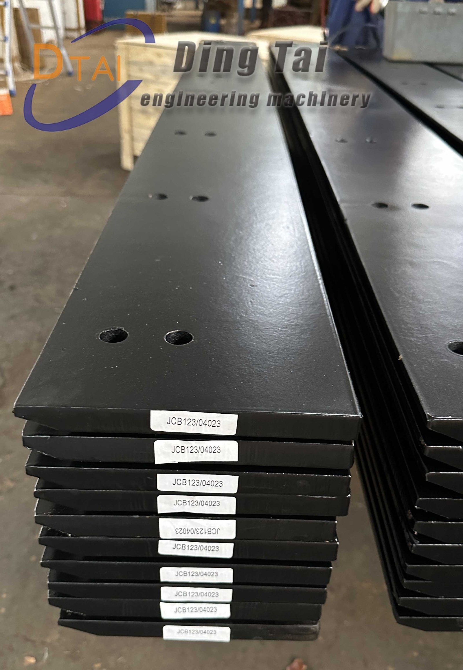 Lame de niveleuse noire